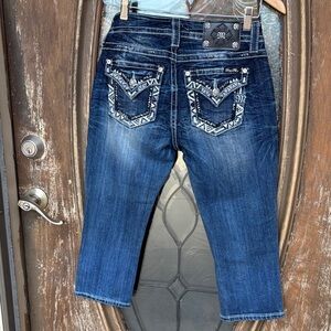 Miss Me Mid Rise Capri Jeans! Size 26